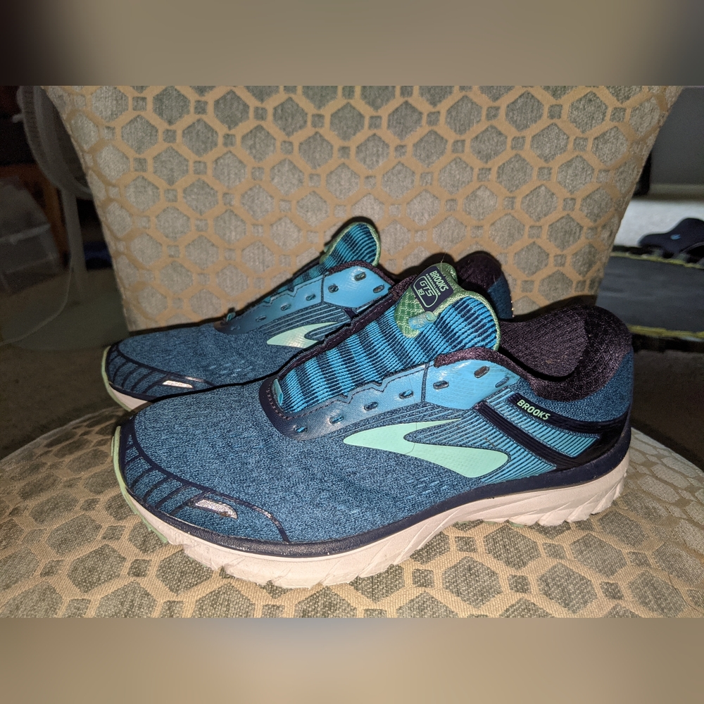 Brooks sneakers size 7